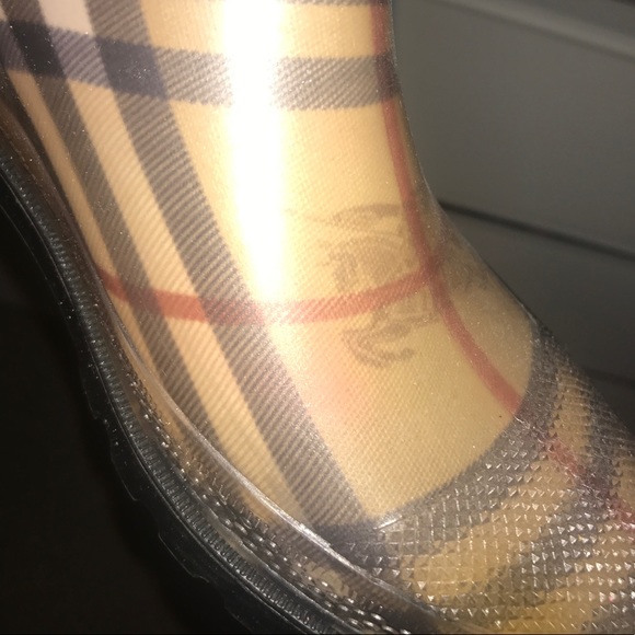 Authentic classic burberry rain boots - Picture 5 of 5